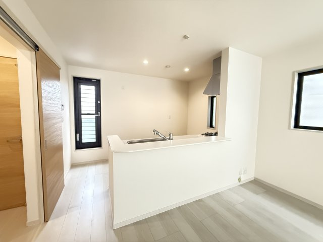 上野芝向ヶ丘2丁新築の居間・リビング