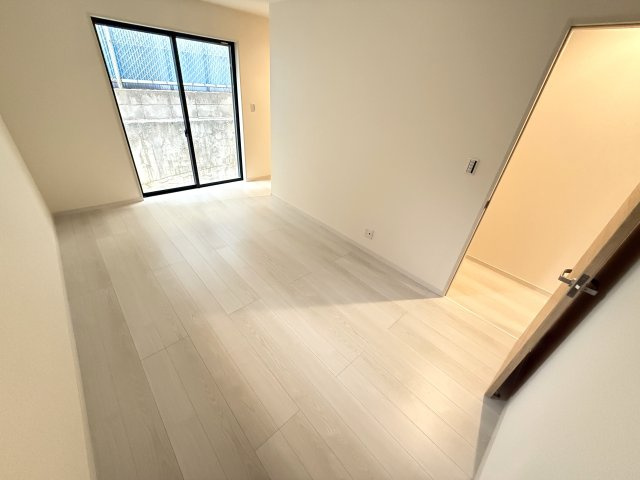 上野芝向ヶ丘2丁新築の洋室