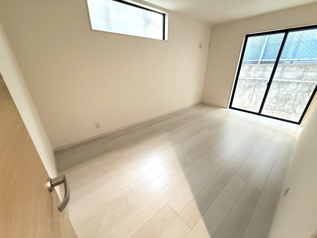 上野芝向ヶ丘2丁新築の洋室