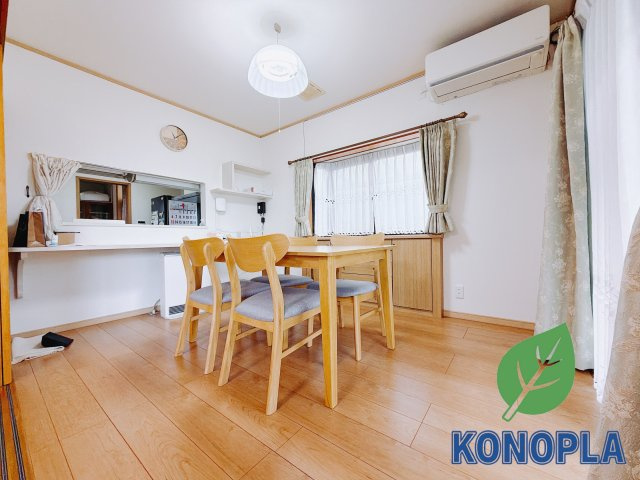 【中古戸建】伊勢崎市馬見塚町の居間・リビング|■リビング｜時の流れと共に陽射しは装いを変え空間に新たな彩りを与えます。一日中家に居ても飽きることなく過ごすことができる素敵な空間です♪
