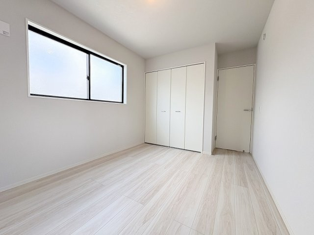 三郷市中央5丁目　新築戸建　全1棟の洋室|クローゼット付きの洋室6帖・主寝室としていかがでしょう