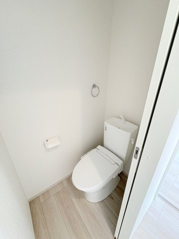 三郷市中央5丁目　新築戸建　全1棟のトイレ|2階のトイレです