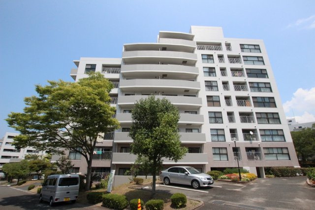 デュオ柏原１１号棟の外観