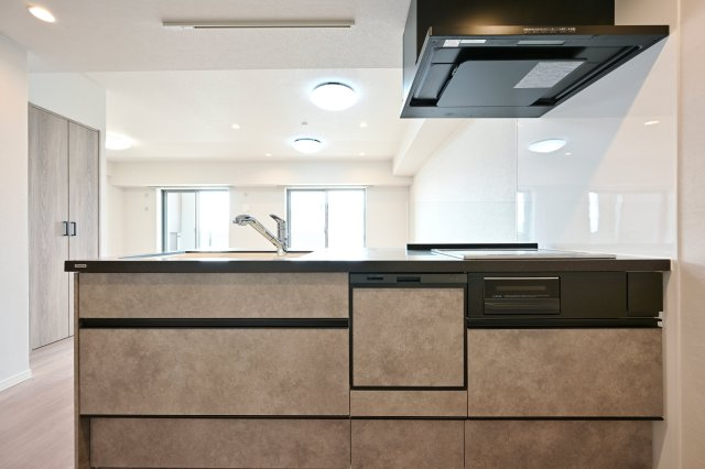 【キッチン】 | シーズガーデン桐生本町　4F | スタイリッシュなキッチンで料理の際も気分が上がります♪