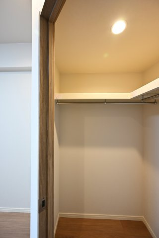 【収納】 | シーズガーデン桐生本町　4F | 憧れのウォークインクローゼットでお洋服もたっぷり収納！