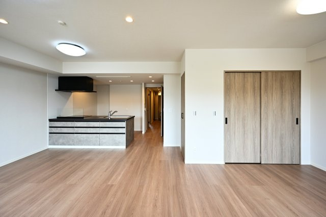 【居間・リビング】 | シーズガーデン桐生本町　4F | 横長のLDKは日当たりが良く使い勝手の良い間取りです