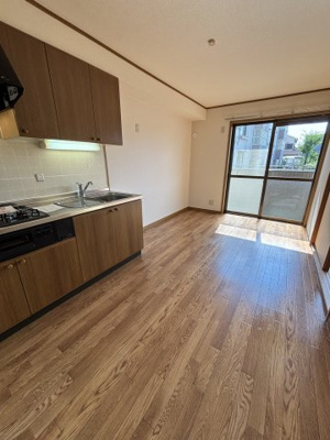 【居間・リビング】 | クリスタルハイツ