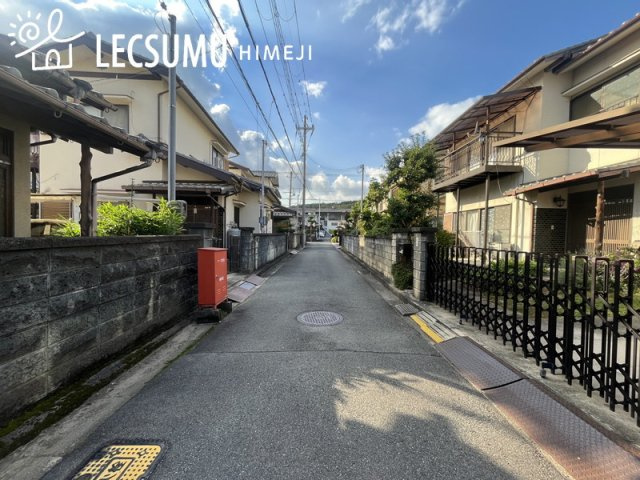 姫路市香寺町岩部/中古戸建の前面道路含む現地写真