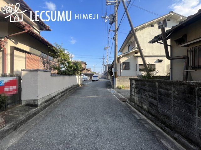 姫路市香寺町岩部/中古戸建の前面道路含む現地写真