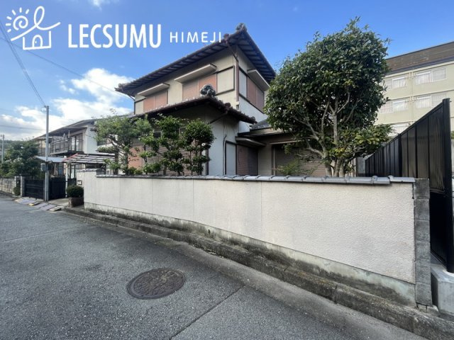 姫路市香寺町岩部/中古戸建の前面道路含む現地写真
