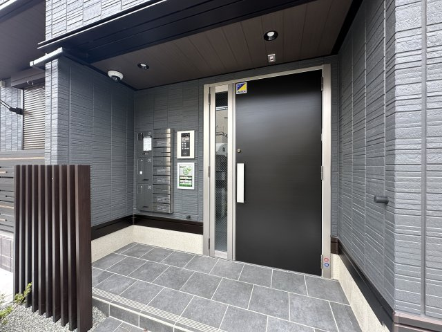 川崎市多摩区宿河原７丁目のアパートのエントランス