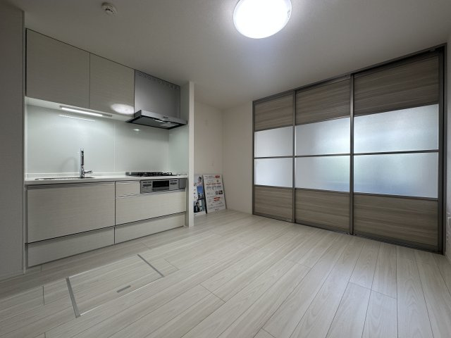 川崎市多摩区宿河原７丁目のアパートの居間・リビング