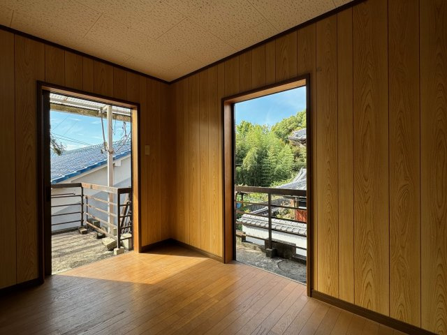 五條市岡口1丁目　中古戸建の洋室