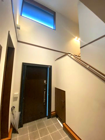 海まで5分！和風邸宅　日本庭園付の玄関|玄関