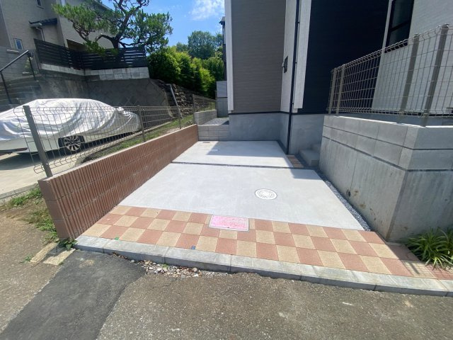 祝：成約済み　八王子市　散田町４丁目　新築戸建ての駐車場|～仲介手数料無料☆八王子ひなた不動産～八王子市散田町　新築戸建て