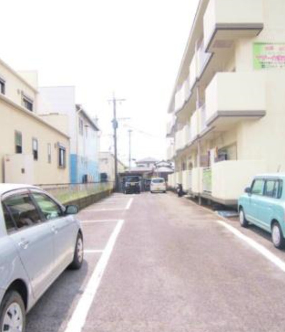 第1HIROハイツの駐車場|駐車スペースもあります