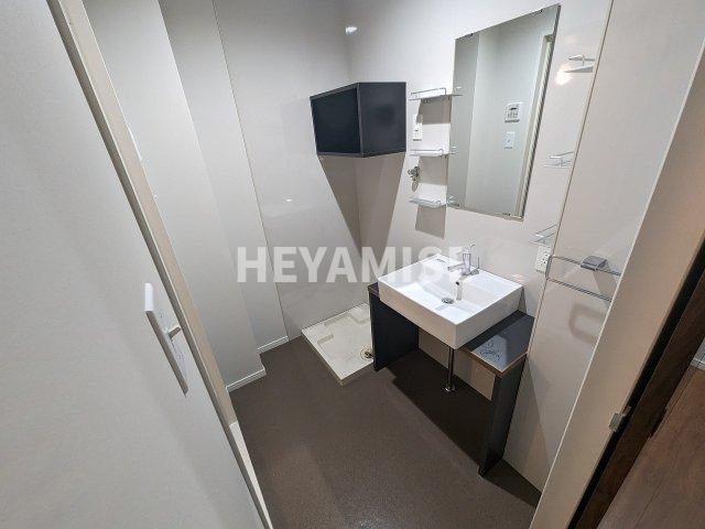 APARTMENTS CODE ISAHAYAの洗面所|※室内画像は別号室のもの