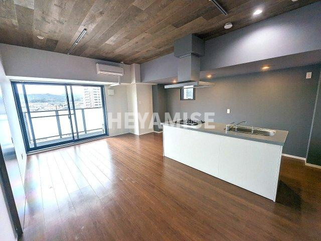 APARTMENTS CODE ISAHAYAの居間・リビング|※室内画像は別号室のもの