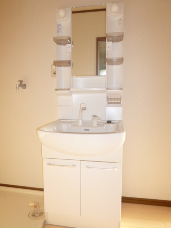 エコール荒木の洗面所|忙しい朝には欠かせない洗面所です