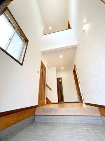 武蔵村山市中原２丁目　中古戸建の玄関