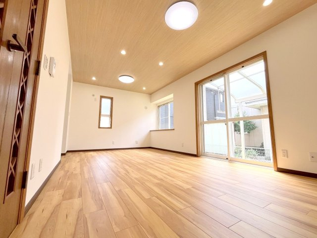 武蔵村山市中原２丁目　中古戸建の居間・リビング