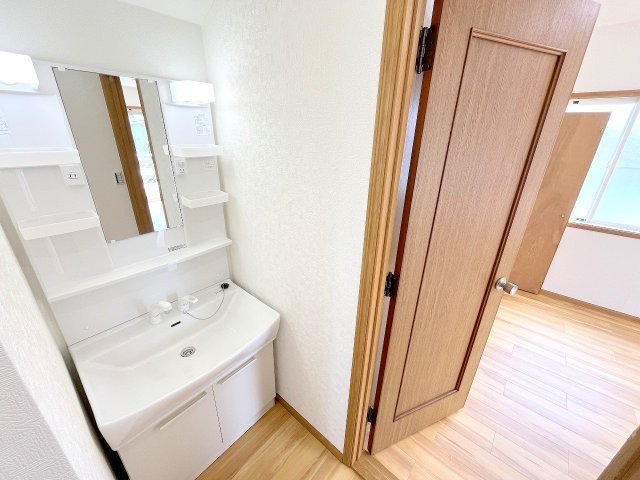 武蔵村山市中原２丁目　中古戸建の独立洗面台