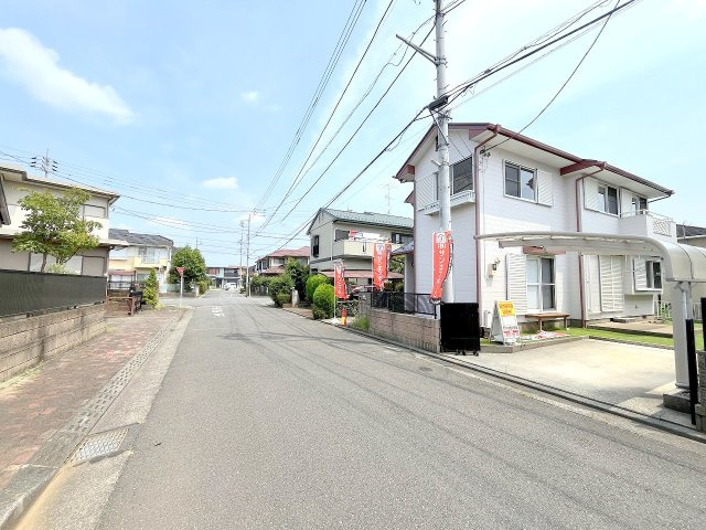 武蔵村山市中原２丁目　中古戸建の前面道路含む現地写真