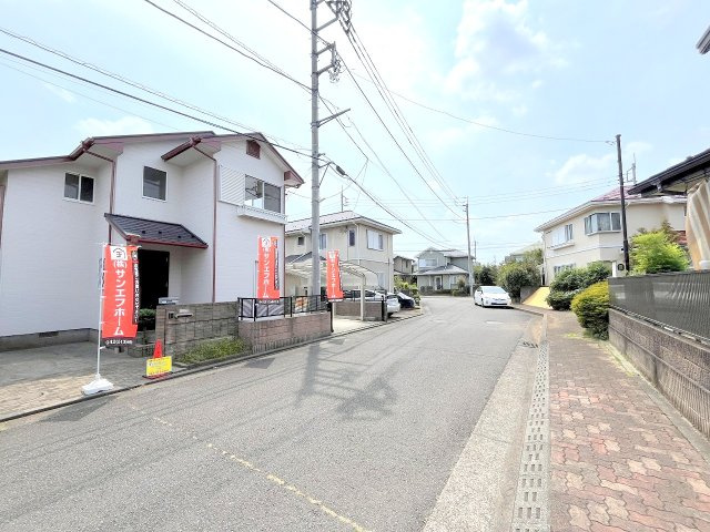 武蔵村山市中原２丁目　中古戸建の前面道路含む現地写真