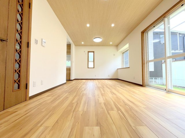 武蔵村山市中原２丁目　中古戸建の居間・リビング