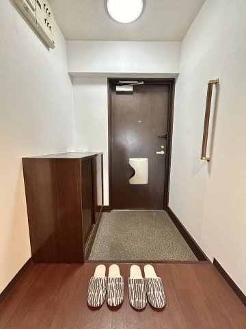 ソレアード川添の玄関