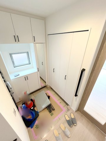 昭島市郷地町3丁目　新築分譲の玄関