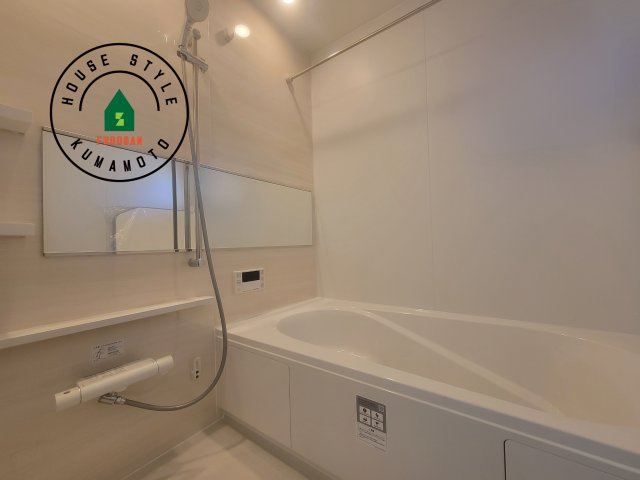 熊本市東区西原1丁目第1-2棟（1号棟）　の内観：施工例|1日の疲れを癒してくれる広々バスルーム。雨の日のお洗濯にも大活躍な浴室乾燥機付です！
