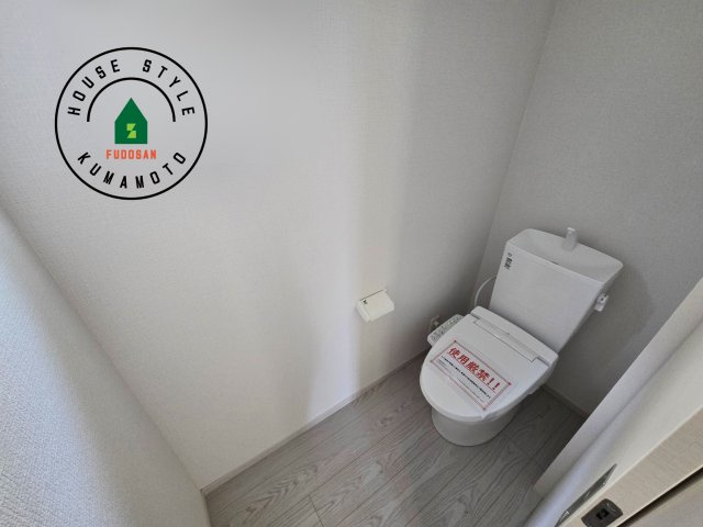 熊本市東区西原1丁目第1-2棟（1号棟）　の内観：施工例|温水洗浄便座を完備しております。2ヶ所にトイレがあるのは朝の慌ただしい時間も安心です。