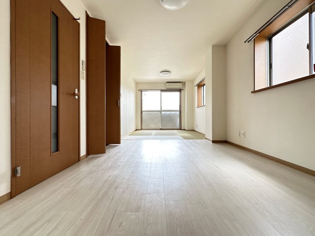 アヴニールの居間・リビング