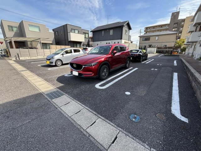 ラピスの駐車場