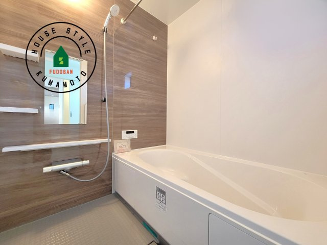 熊本市東区西原1丁目第1-2棟（2号棟）　の内観：施工例|1日の疲れを癒してくれる広々バスルーム。雨の日のお洗濯にも大活躍な浴室乾燥機付です！