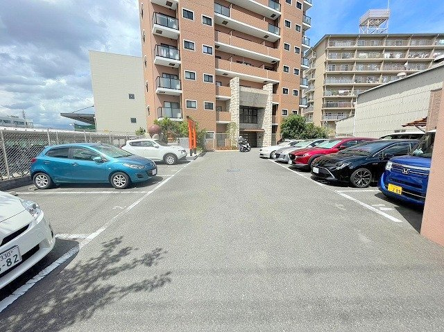 サンメゾン11の駐車場