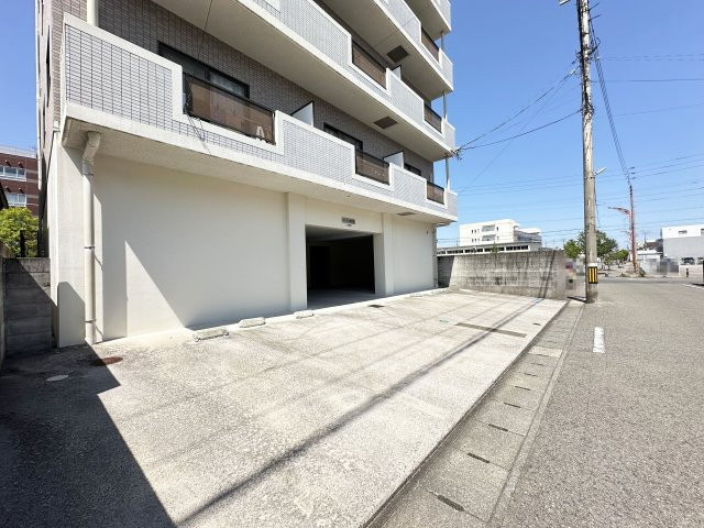 エクセル南金田の駐車場