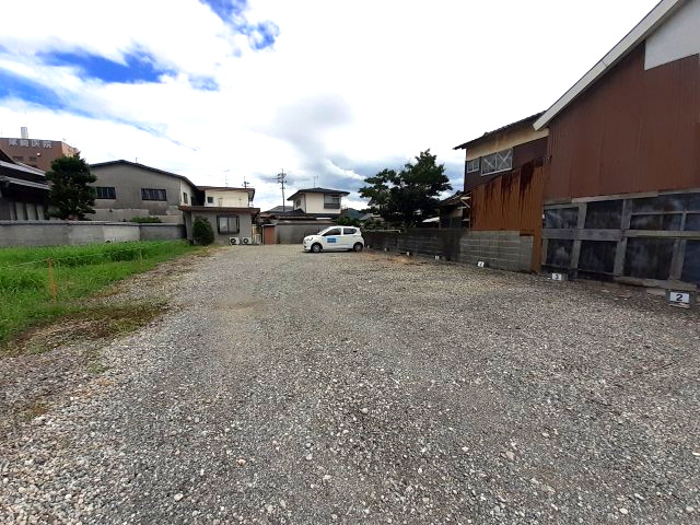 Fパーキングの駐車場