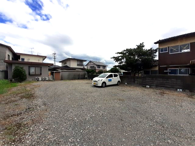Fパーキングの駐車場