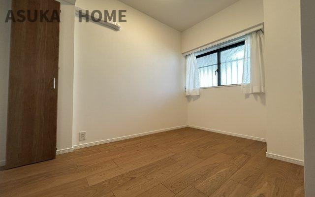 保土ヶ谷南パークホームズの洋室|充分な広さと収納機能を備えた部屋はお子様の自発性と成長を促します。お子様の成長を支える、勉強や好きなことに没頭する学びの空間にどうぞ♪