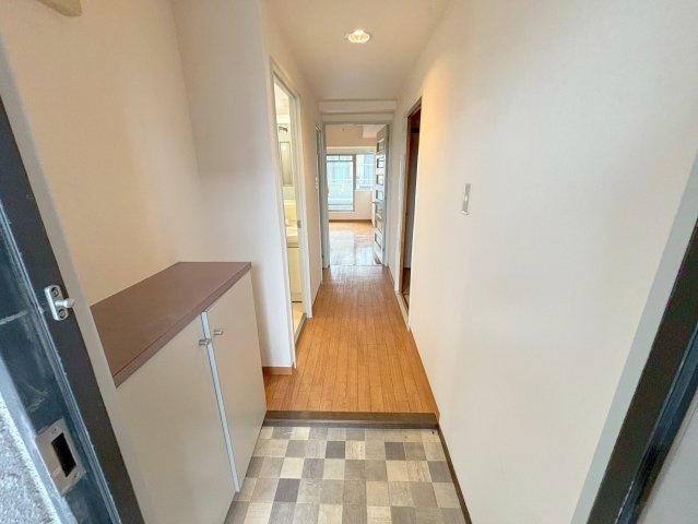 新居マンションの玄関