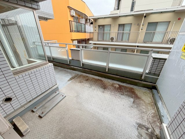 新居マンションのバルコニー