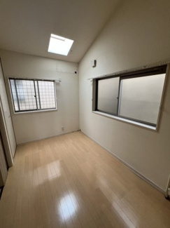 【居間・リビング】 | ◆南上小阪◆中古戸建 | 3階　北東側　約5.5帖