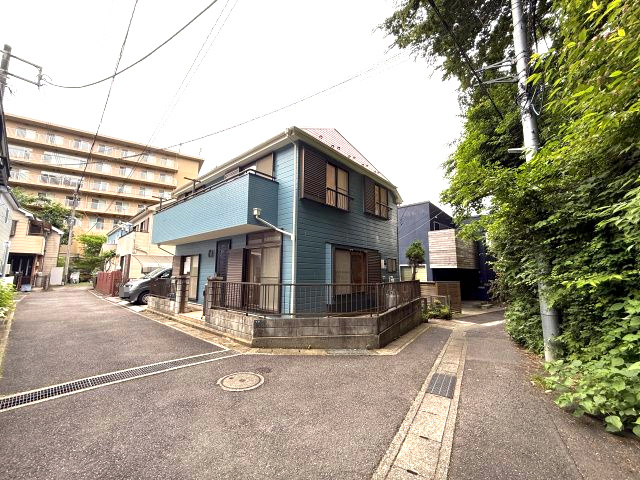 東南角地　新規リフォーム戸建　5LDKの前面道路含む現地写真|前面道路