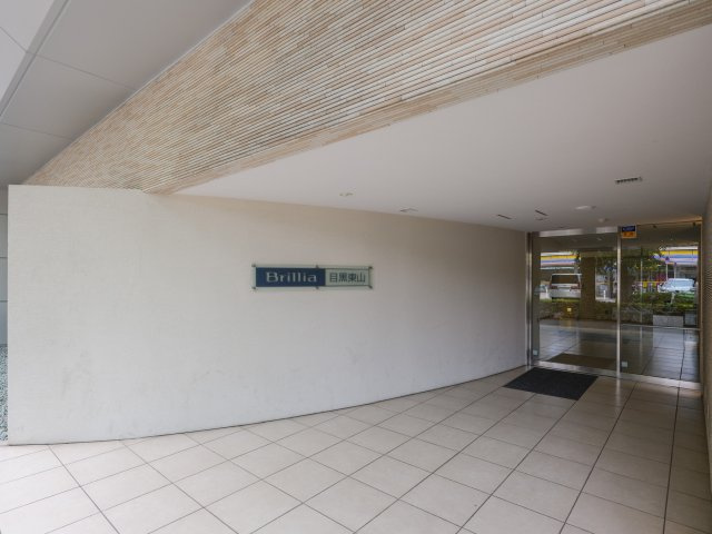 Brillia目黒東山のエントランス