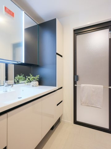 Brillia目黒東山の独立洗面台