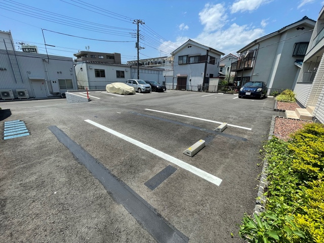 スプルース笠間の駐車場