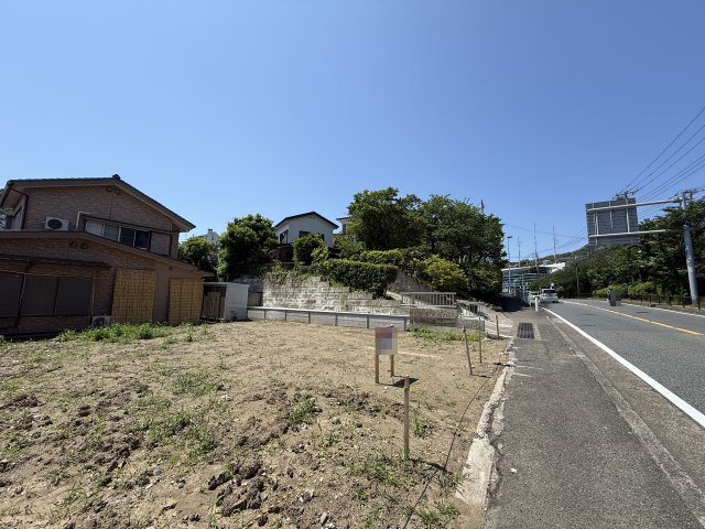 バス停徒歩3分　陽当良好の前面道路含む現地写真|前面道路