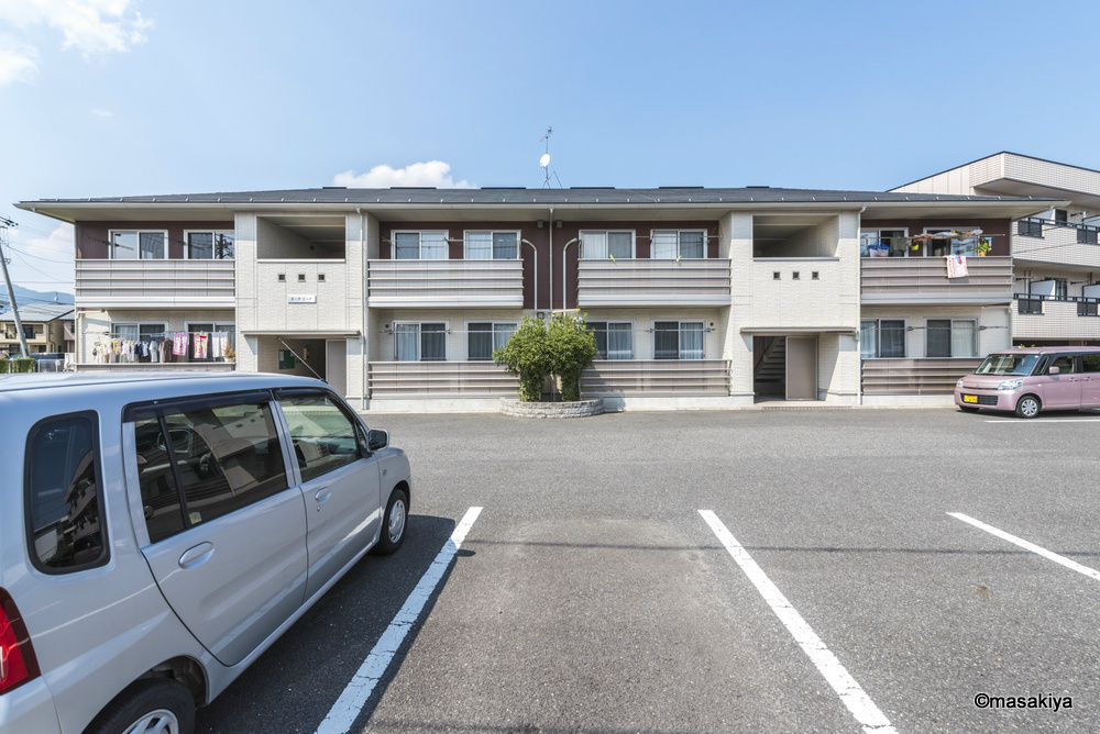 カーサ・ミーテの外観|駐車場